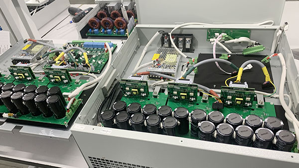 Vtrum stabilis reactive potentia generans habere munus de capacitor?